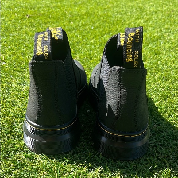 NWT DR MARTENS Black Chelsea Boots! - Picture 4 of 8